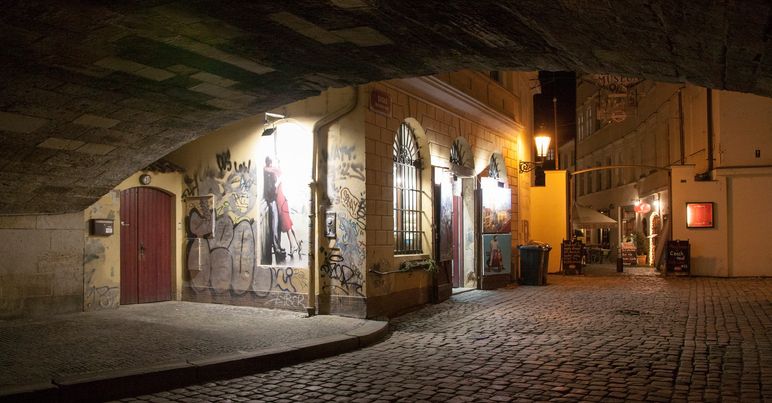 Kiss under the Charles Bridge