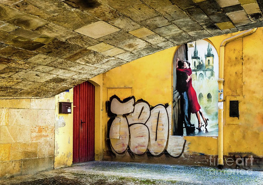 Kissing Under the Bridge Prague