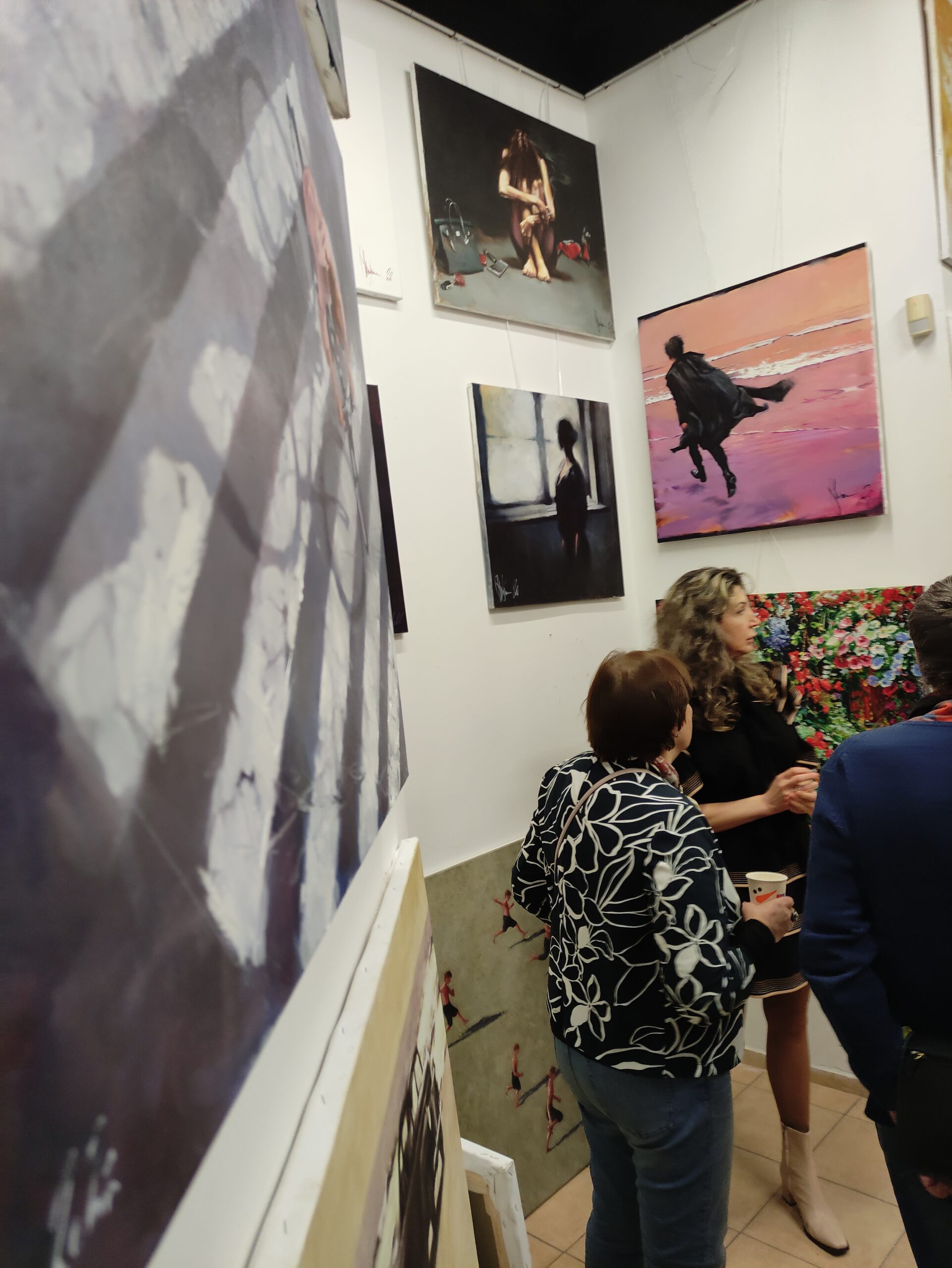 Visitors viewing Igor Shulman’s paintings at ART Gallery 11 Prague exhibition